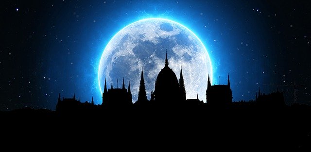 https://www.mappingmediafreedom.org/wp-content/uploads/2020/03/night-4212142_640.jpg View of Hungarian parliament building at night